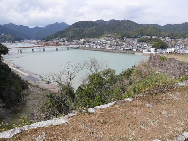 川から海までよく見渡せます_新宮(丹鶴)城跡