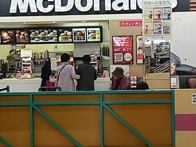 店内_マクドナルド西城ユーストア店