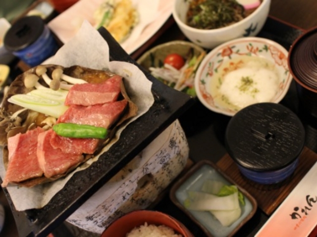 飛騨牛ほうば味噌定食。お肉を増量したので2500円ほどでした。_道の温泉駅かれん
