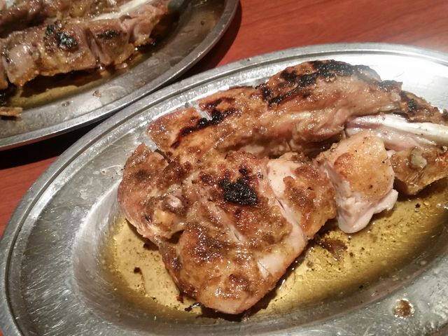 ジューシーなお肉たまりません。クセになります_骨付鳥専門店 一鶴 横浜西口店