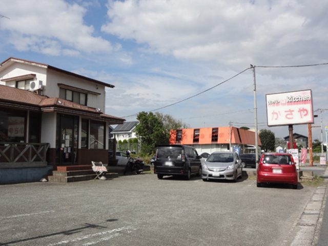 お店前は駐車スペースが充実(でも直ぐ混んだ!)_スーパーKitchenかさや