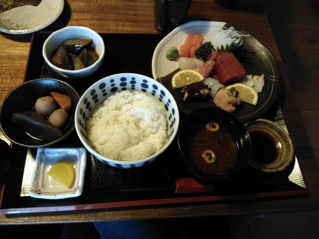 注文した刺身定食_郁李