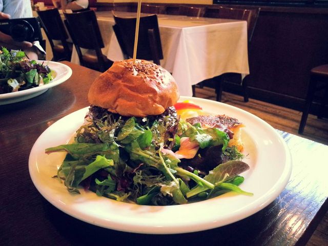 ハンバーガー(税込980円)_アンティカ・オステリア・カルネヤ