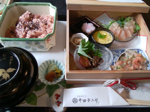 お赤飯が特に美味しい_寧楽菓子司 中西与三郎