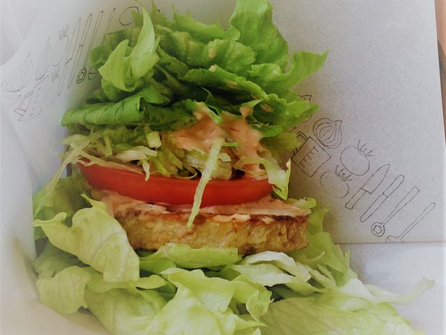 菜摘を食べてみました。野菜たっぷりでおいしいです!_モスバーガー厚木愛甲店