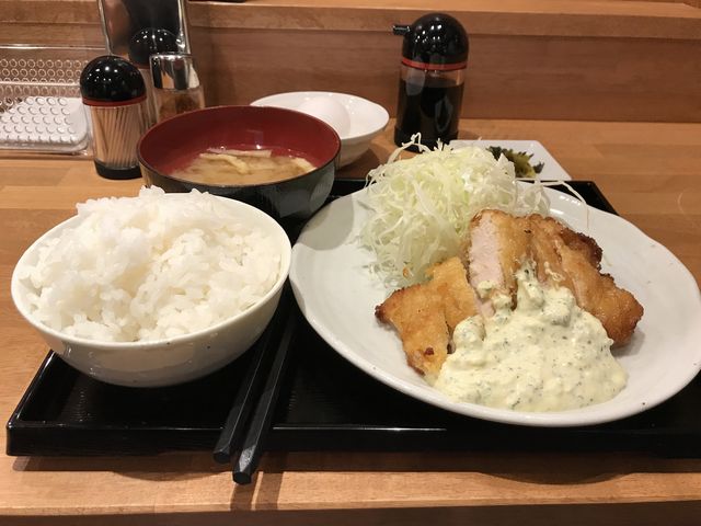 チキン南蛮定食と生卵_南蛮食堂 豊中服部天神店