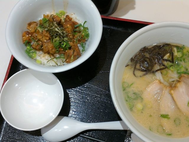 白丸とチャーシュー丼_IPPUDO NOODLE EXPRESS