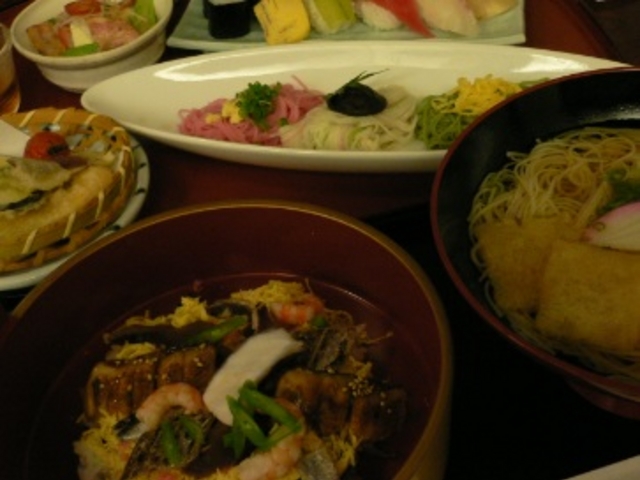 いろいろな地元料理が楽しめます_すし丸本店