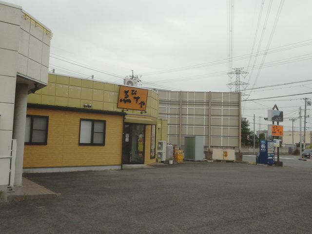 交差点の南西に位置します。_ゑびすや