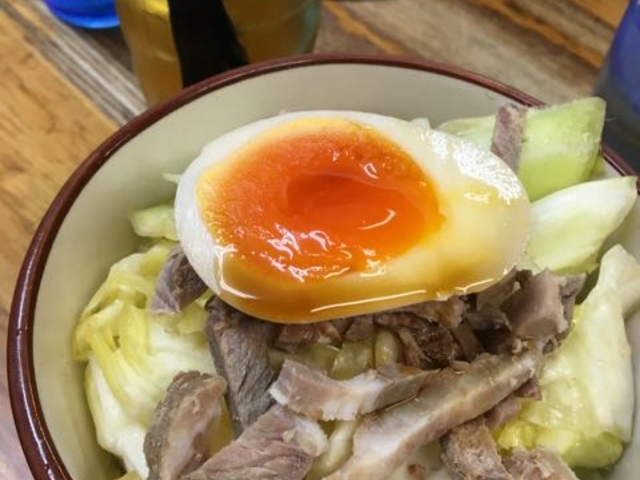 煮卵トロトロです!_六角家 六角橋本店