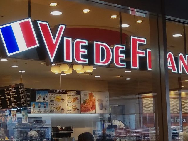 入りやすい店内。パンの種類も豊富です。_VIE DE FRANCE奈良店