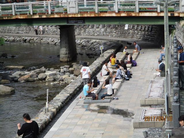 みんな気持ちよさそう_ふれあい手形散歩道