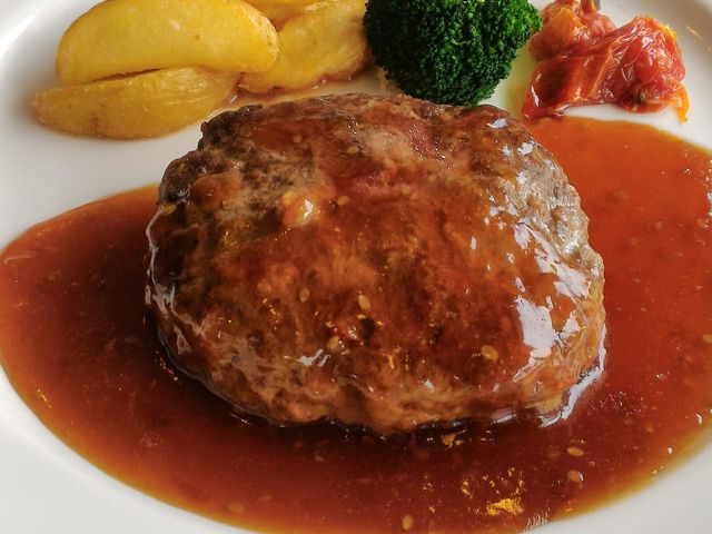 石垣牛ハンバーグランチ1600円_石垣牛焼肉&ダイニング 琉華 グランヴィリオリゾート石垣島