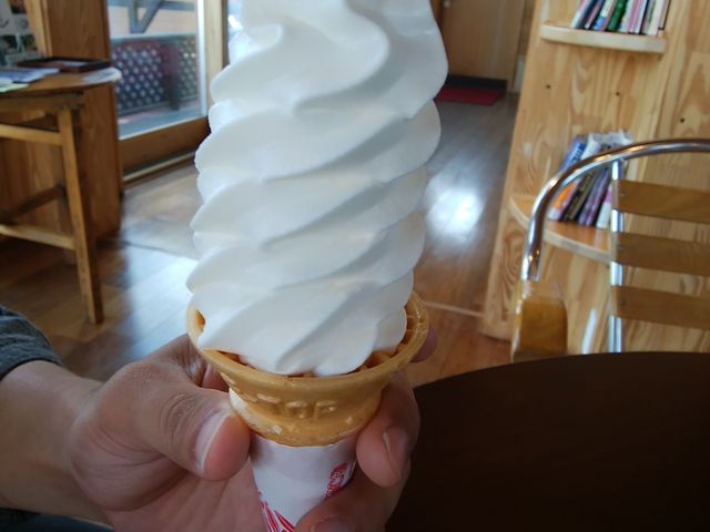スッキリとした後味なのに濃厚なナイアガラソフト。食べても喉の渇かないソフトでした。_余市葡萄酒醸造所