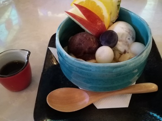 この日は夏でしたので、クリームあんみつにしました♪
_マンボ