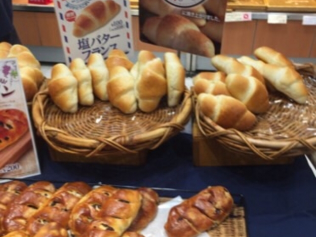 美味しいパンが並びます。_ヴィ・ド・フランス 戸田公園店