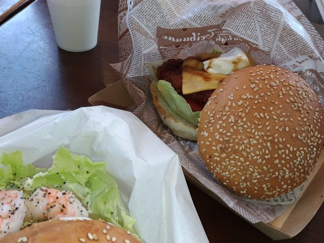 アボカドバーガーと下田バーガー_Ra-maru