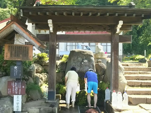次から次へと人が来ていました。_龍興寺清水