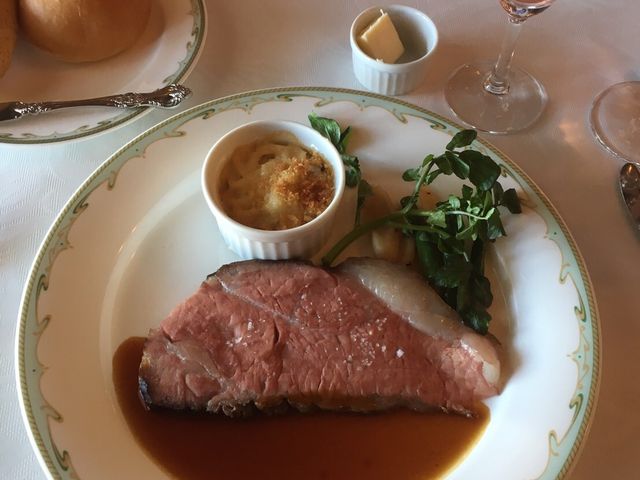 メインのお肉が柔らかくて美味しい!_S.S.コロンビア・ダイニングルーム