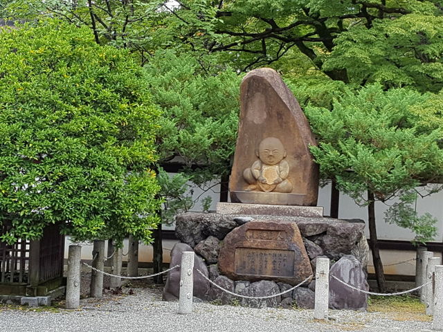 ちょっと笑える_宝鏡寺(人形の寺)