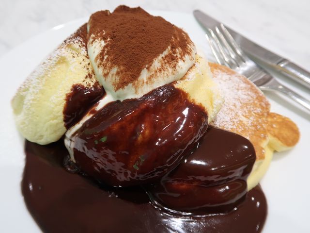 エスプレッソをかけたパンケーキ_幸せのパンケーキ 表参道店