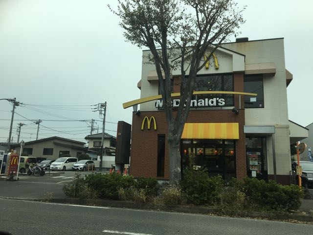 大通り沿いにあります_マクドナルド藤沢石川店