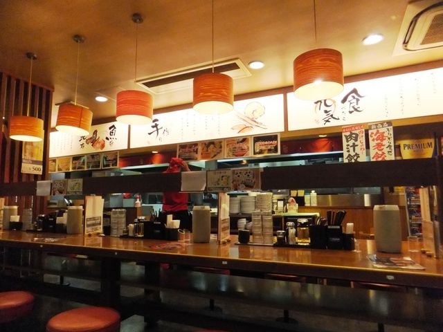 厨房スタッフとホールスタッフがいます。_ちゃんぽん亭総本家甲西店