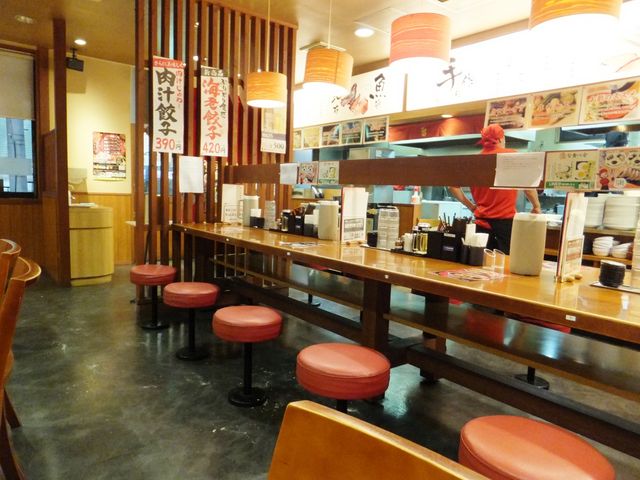 チェーン店なので、店内デザインは垢抜けた感じ。_ちゃんぽん亭総本家甲西店