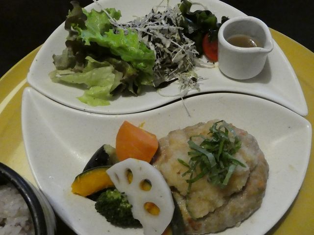 見た目だけは小洒落てます(笑)_自然食レストラン さんるーむ そごう広島店