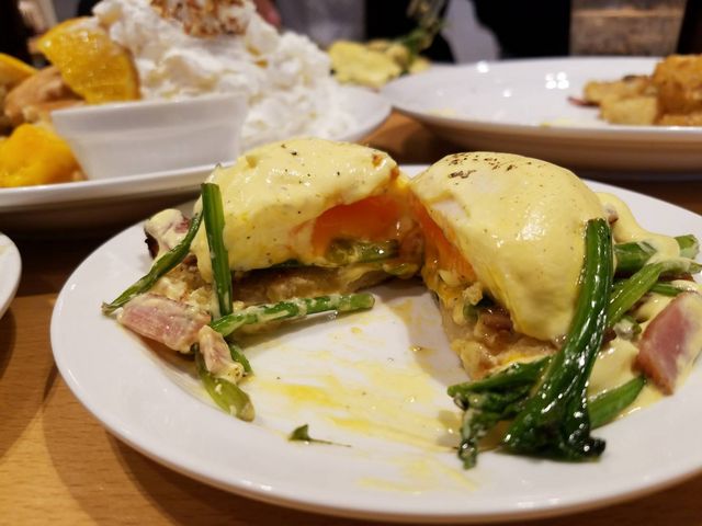エッグスベネディクト_エッグスンシングス湘南江の島店