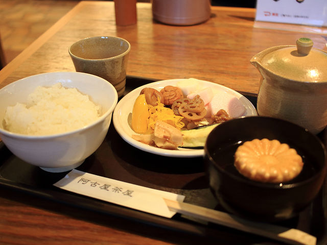 ついつい食べ過ぎてしまいます_阿古屋茶屋