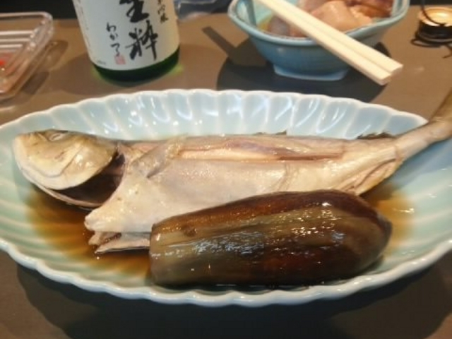 "こずくら"(ぶりの幼魚)の煮つけ_居酒屋十魚八