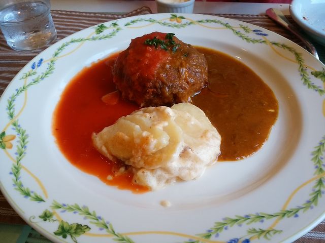 ランチのハンバーグ_キャセロール 富山