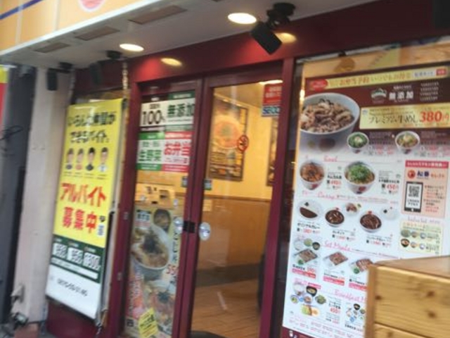 にこやかな接客です!_松屋 平塚店