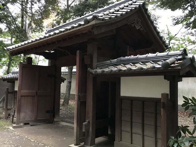 【小石川後楽園〜赤門】もっと赤いといいなぁ…_赤門(小石川後楽園)