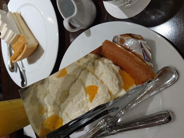 ボリューミィなケーキに舌鼓。_HARBS 大名古屋ビル店