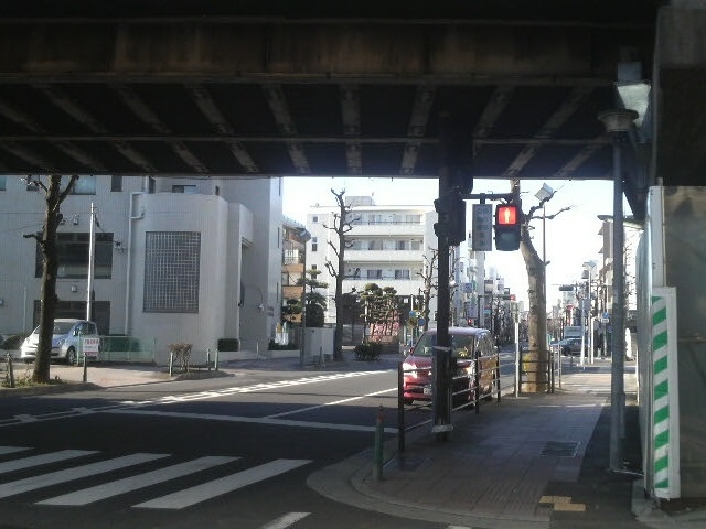 相鉄・天王町駅のガード下をくぐると公園が現れる_相模鉄道天王町駅