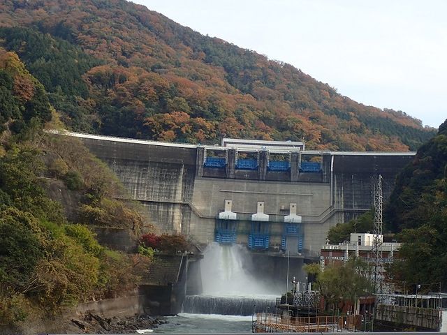 ひとつだけでも迫力あり(^.^)_天ケ瀬ダム