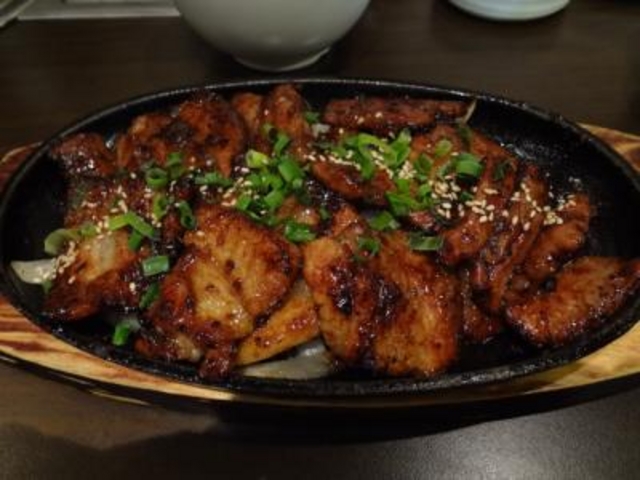 肉の量が多いです_とん豚テジ 六本木店