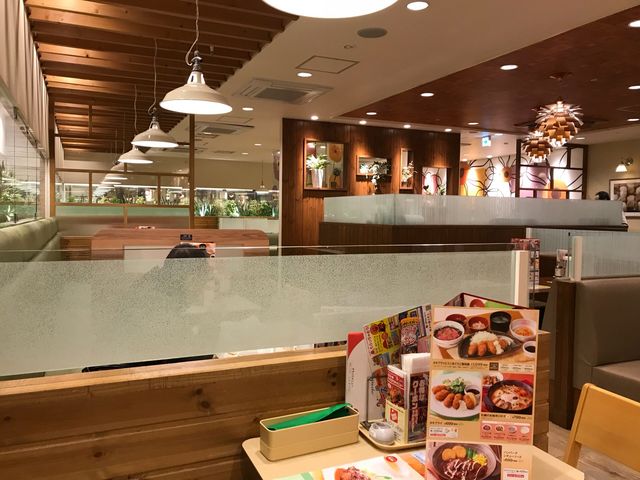 お洒落な店内_ガスト京都四条大宮店