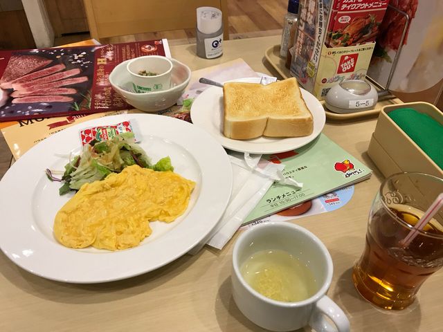 スクランブルエッグモーニングセット431円と納豆_ガスト京都四条大宮店