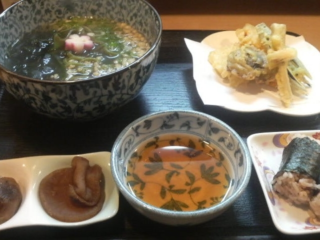 とり菊の抹茶うどんセット800円_とり菊