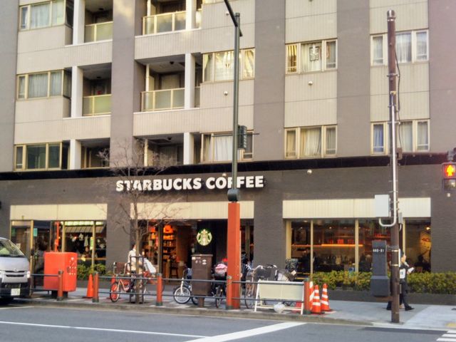 『スターバックス・コーヒー 浅草雷門通り店』。_スターバックス・コーヒー 浅草雷門通り店