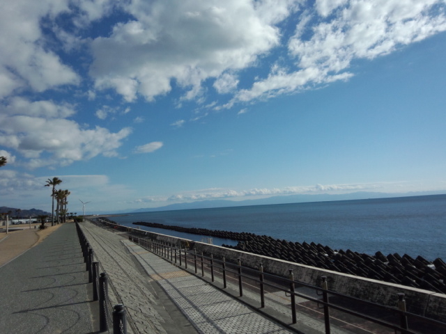 近くの海岸です_荒川三山