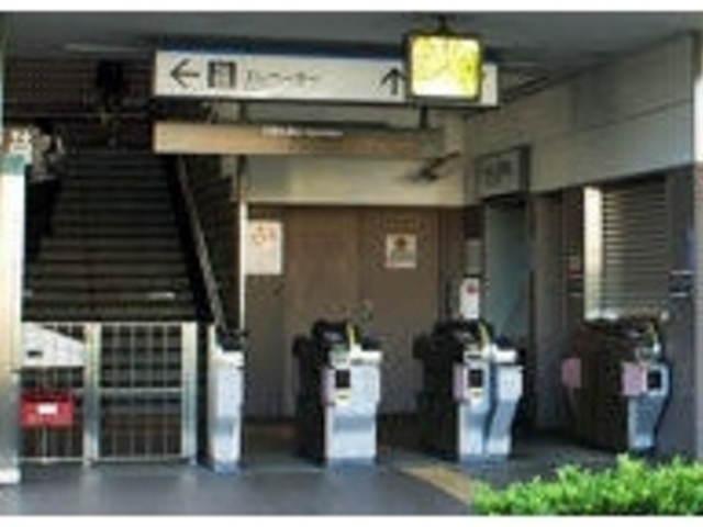 サンマルク長津田あかね台店の最寄り駅はこどもの国線恩田駅の改札からすぐ。_サンマルク 長津田あかね台店