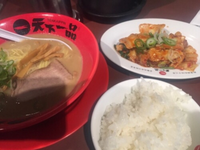 豚キムチとラーメンです。_天下一品 高円寺店