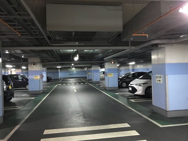 B1の駐車場 B3まである_県民広場地下駐車場