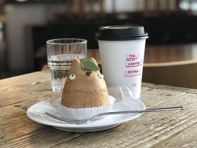 【白髭のシュークリーム工房】ホットのアールグレイの紅茶は紙コップで出てきます_白髭のシュークリーム工房