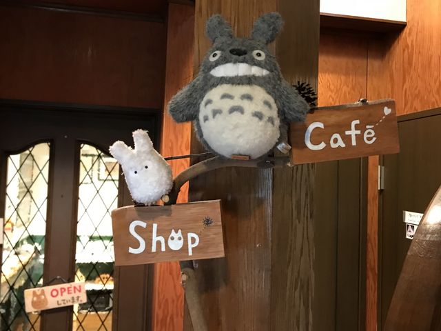 【白髭のシュークリーム工房】階段を上ってカフェへ_白髭のシュークリーム工房
