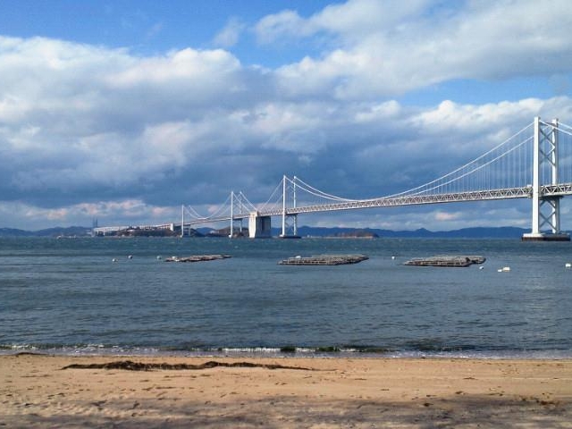 沙弥島ナカンダ浜から見た瀬戸大橋_沙弥島